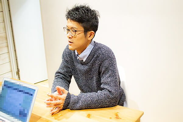女性のインタビュー